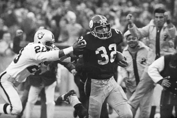 NFL Legendary Steelers RB Franco Harris dies at 72