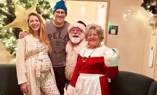 Ryan Reynolds'S Wife Blake Lively Shows Off Their Baby Bump In Cute Christmas Pajamas